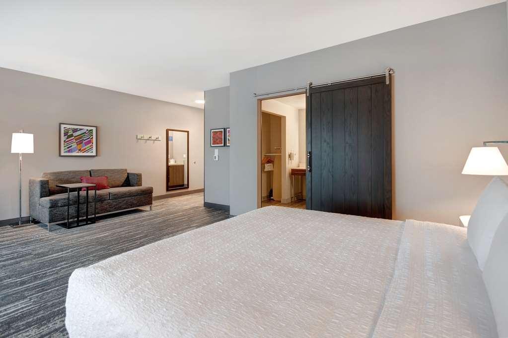 Hampton Inn & Suites Ontario 랜초쿠카몽가 객실 사진