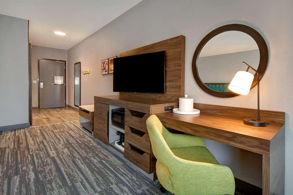 Hampton Inn & Suites Ontario 랜초쿠카몽가 객실 사진
