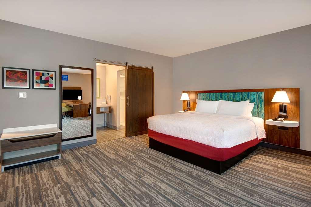 Hampton Inn & Suites Ontario 랜초쿠카몽가 객실 사진