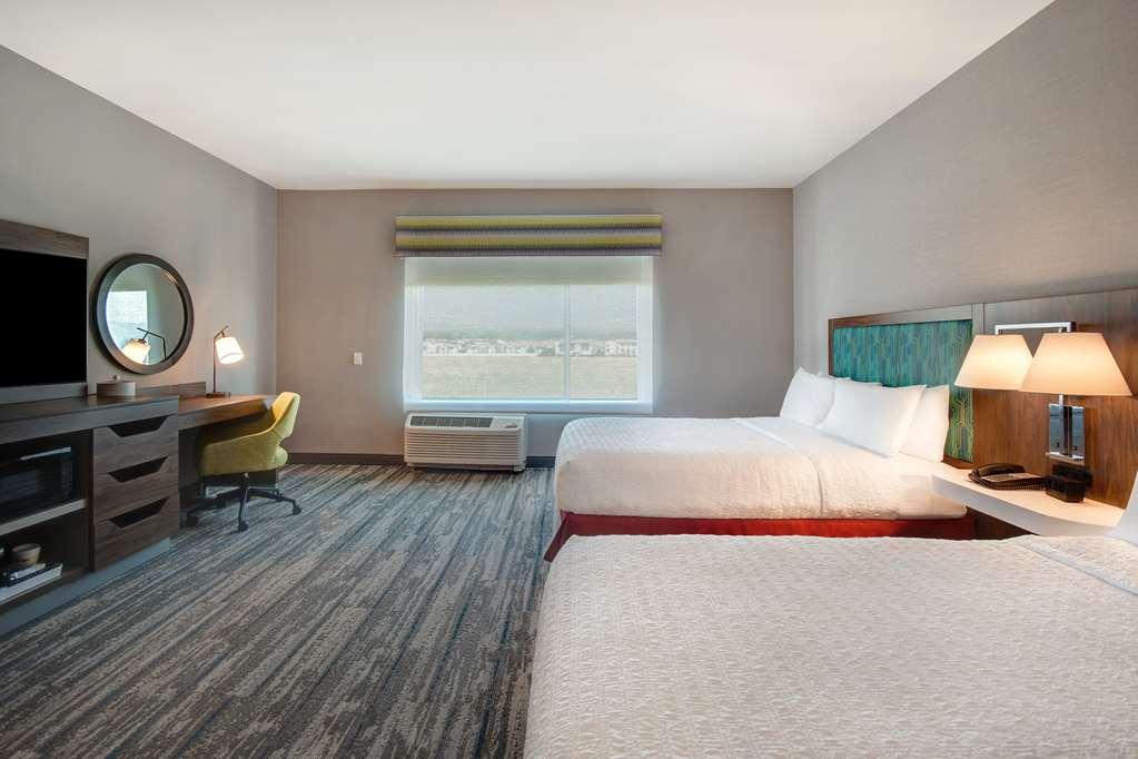 Hampton Inn & Suites Ontario 랜초쿠카몽가 객실 사진