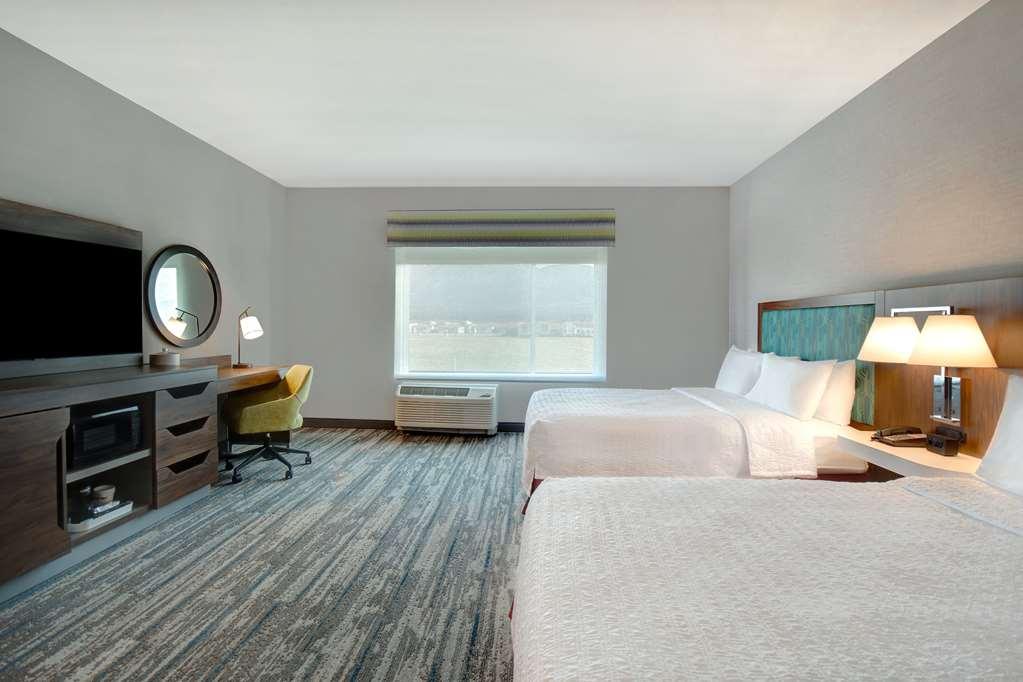 Hampton Inn & Suites Ontario 랜초쿠카몽가 객실 사진