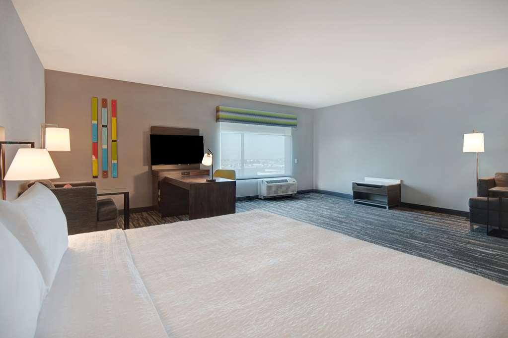 Hampton Inn & Suites Ontario 랜초쿠카몽가 객실 사진